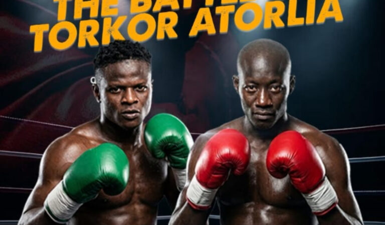 Ghana’s Abubak Mubarak and Benin’s Justin Hounkpevi vie for the WABA belt