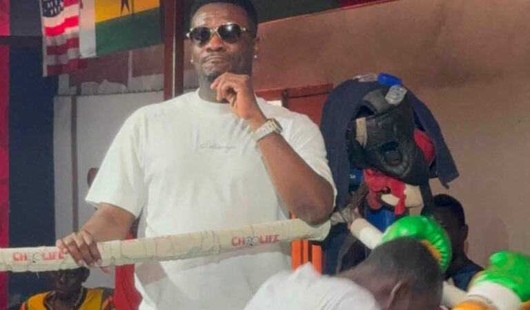 Asamoah Gyan visits the Bronx Gym to inspire aspiring world champion John Laryea.